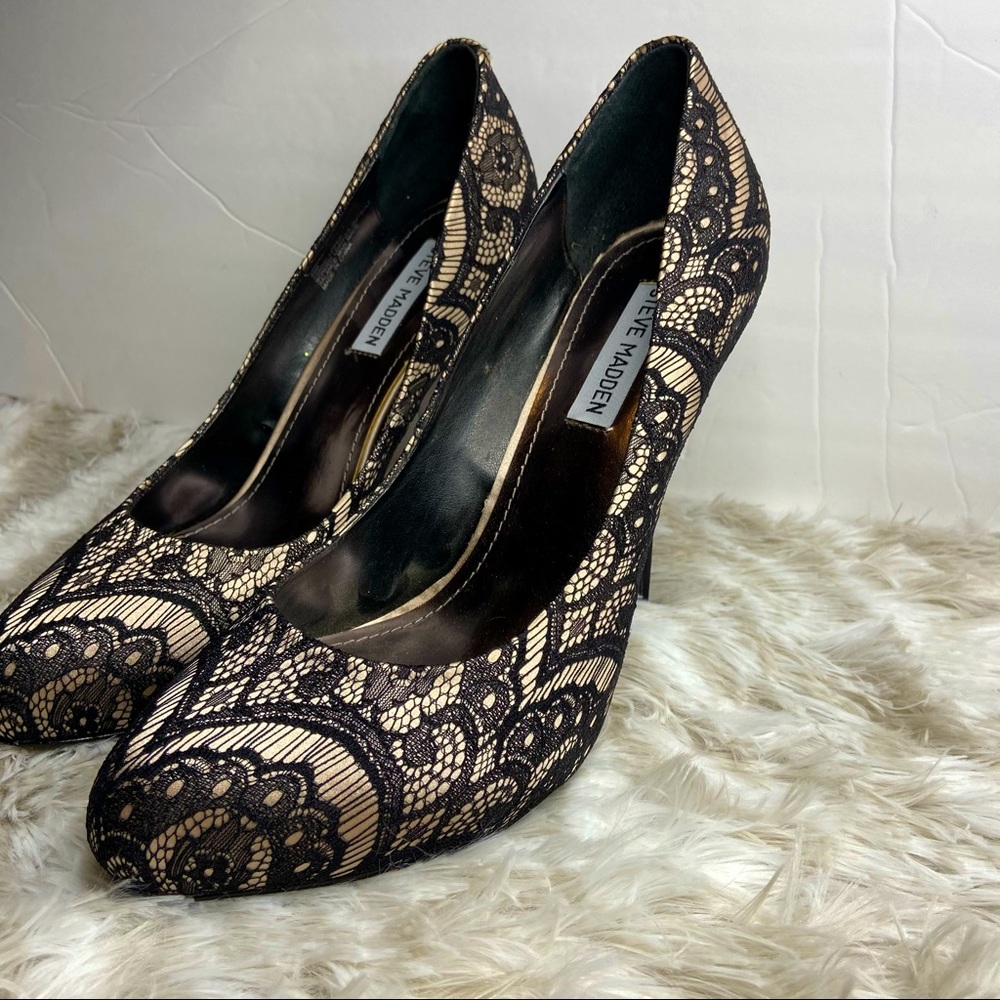 Steve Madden size 9 1/2 lace covered pumps onnyx